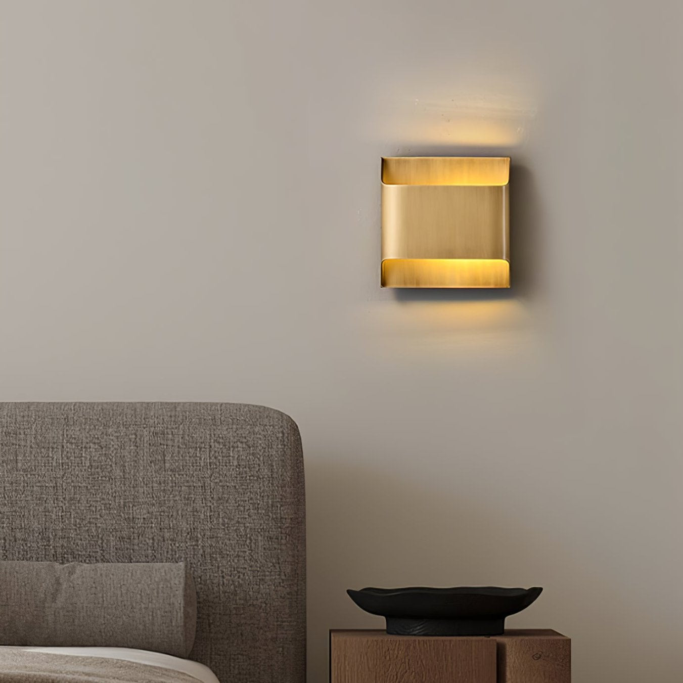 Modern Curved Brass LED Wall Sconce 1-Light Lasson Living