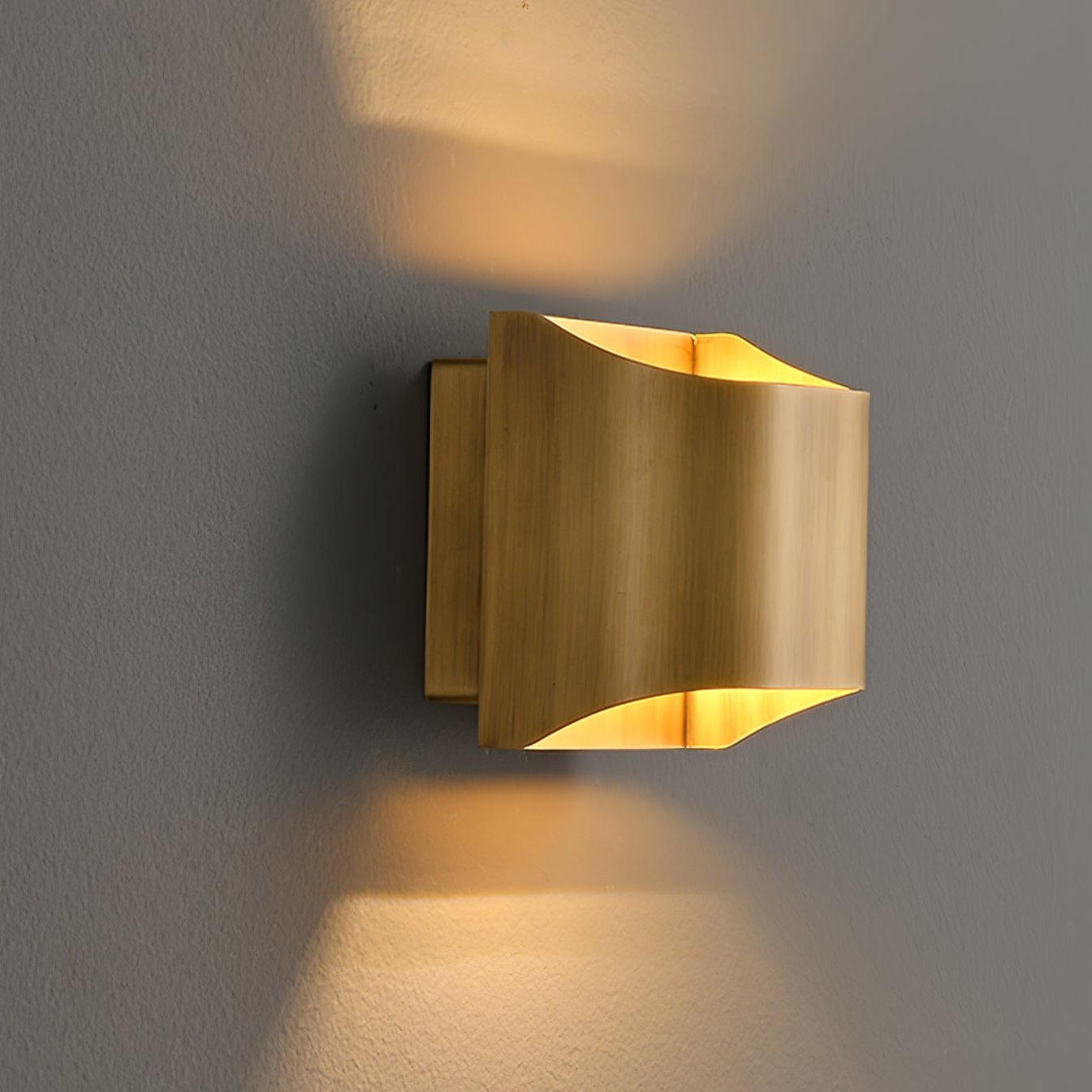 Modern Curved Brass LED Wall Sconce 1-Light Lasson Living