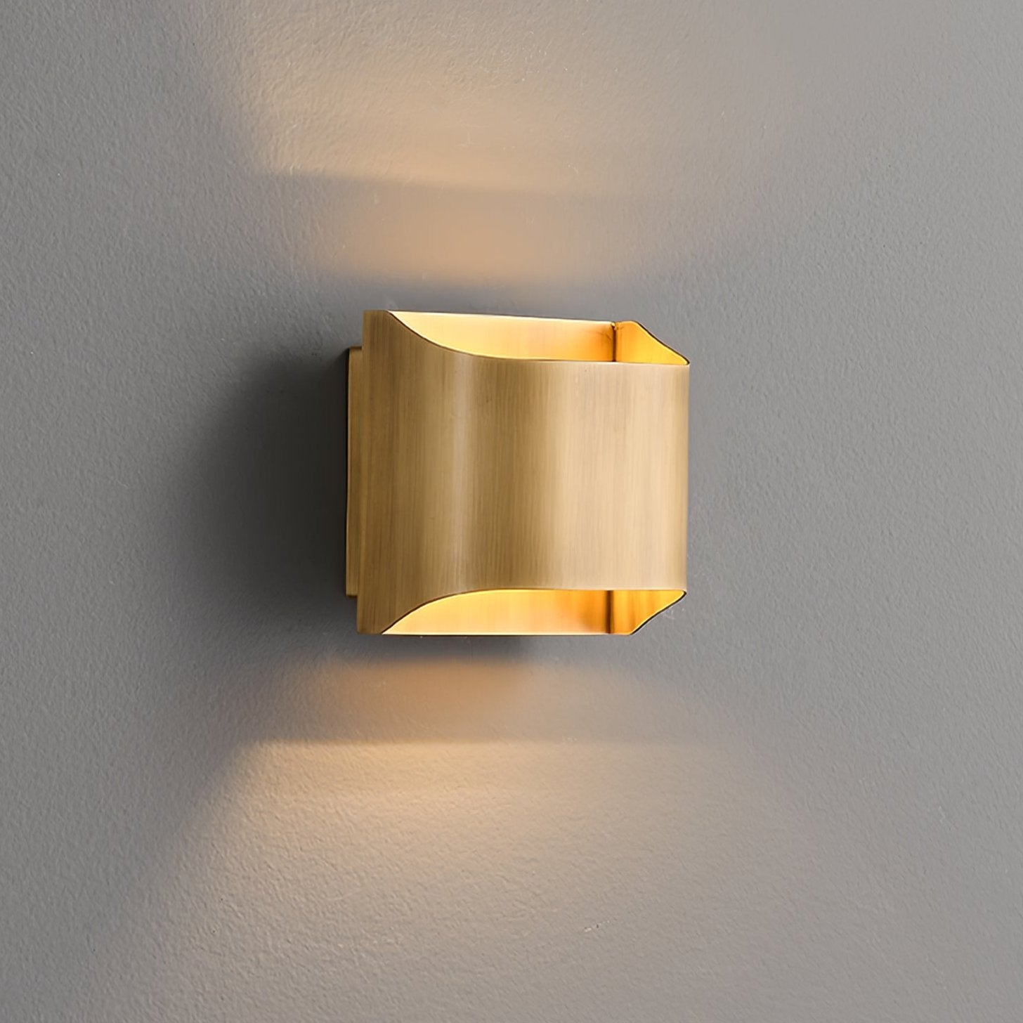 Modern Curved Brass LED Wall Sconce 1-Light Lasson Living
