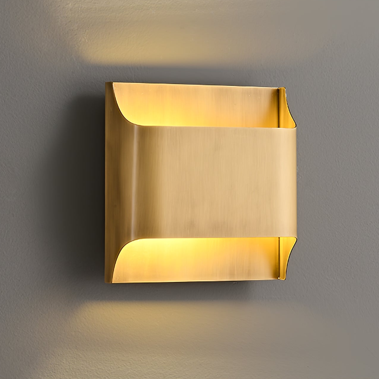 Modern Curved Brass LED Wall Sconce 1-Light Lasson Living