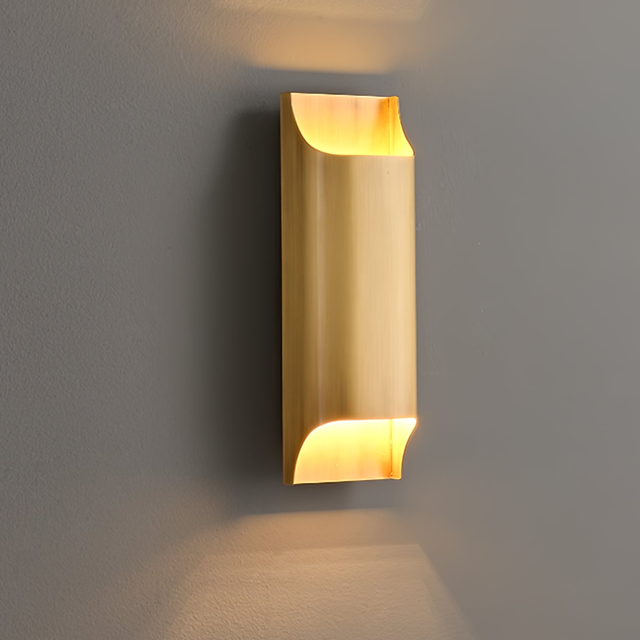 Modern Curved Brass LED Wall Sconce 1-Light Lasson Living