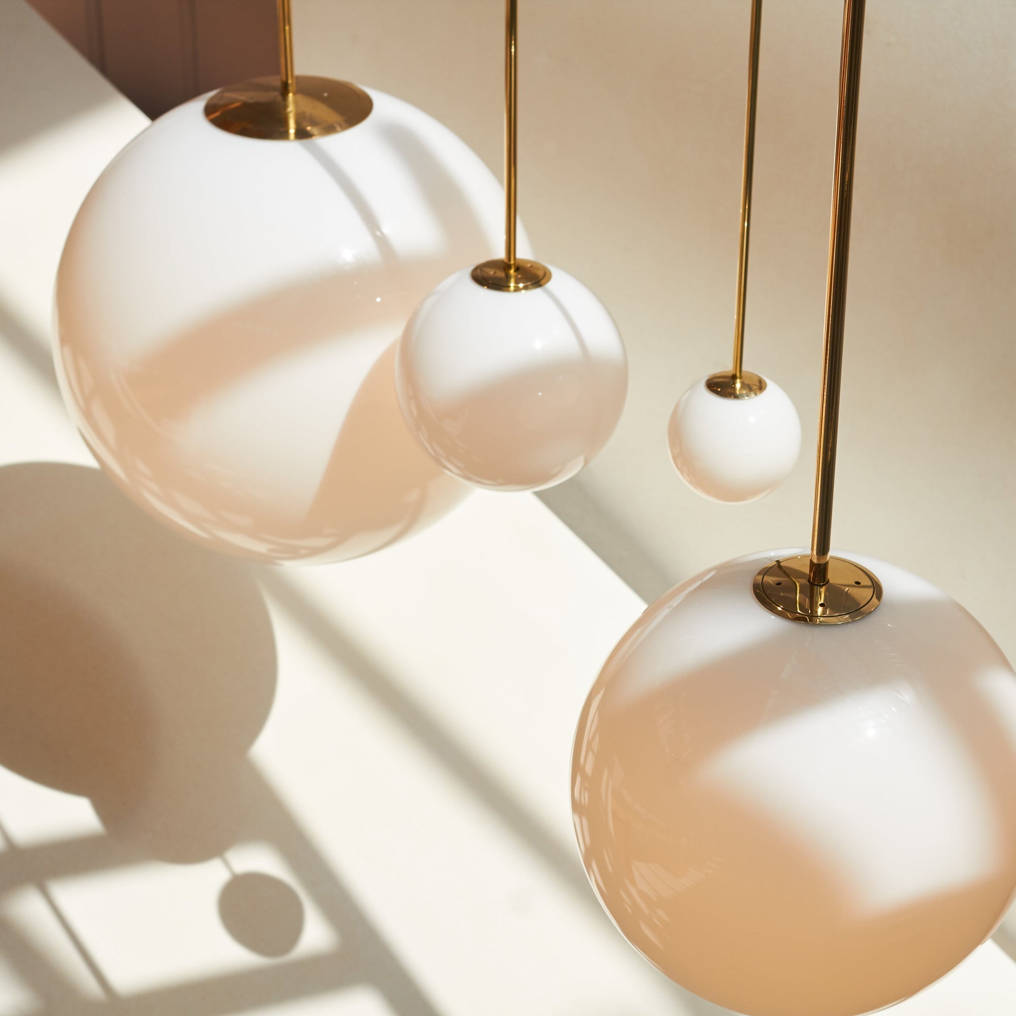 Minimalist Brass Globe Glass Pendant 1-Light Lasson Living