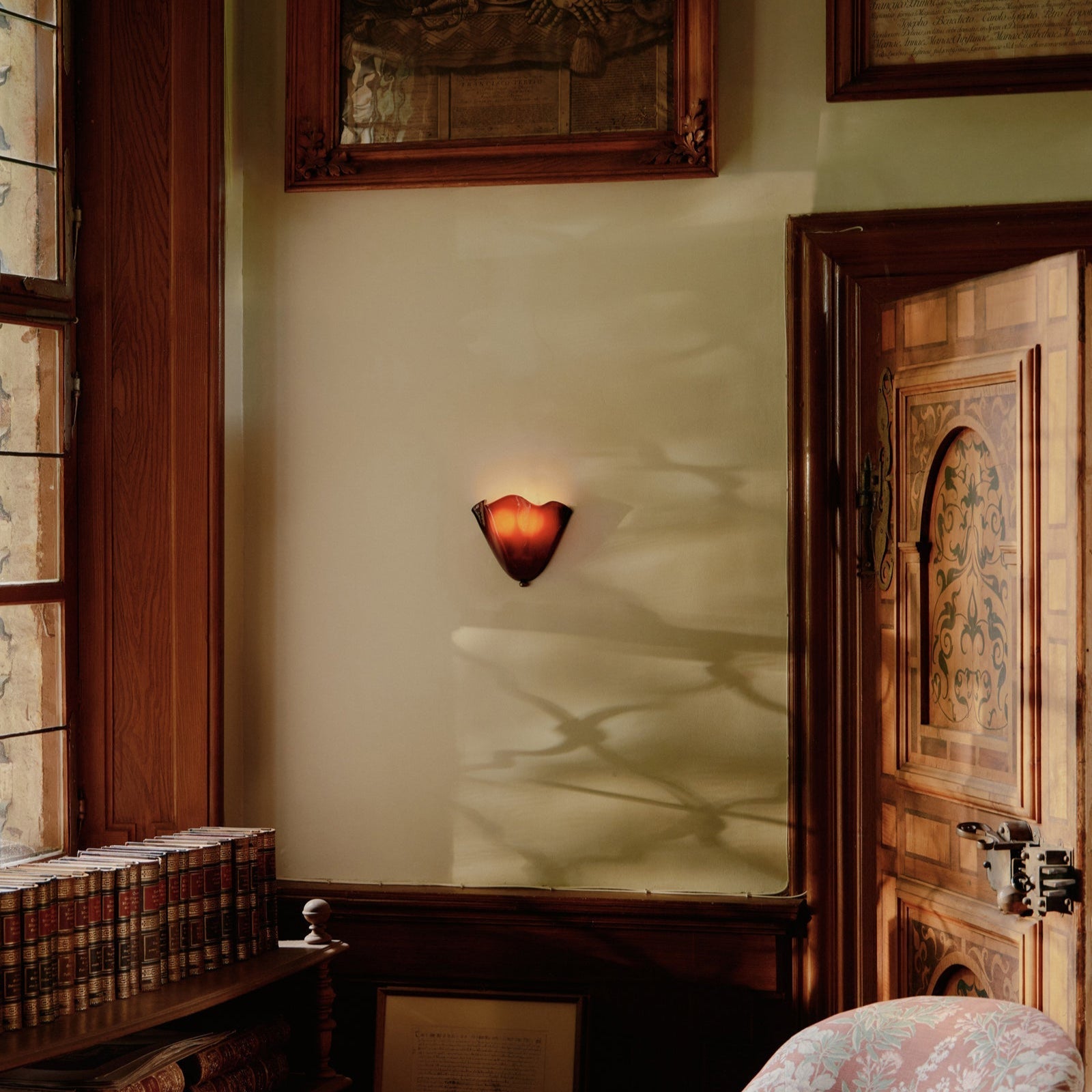 Retro Stained Glass Skirt Shell Wall Sconce LED 1-light Lasson Living