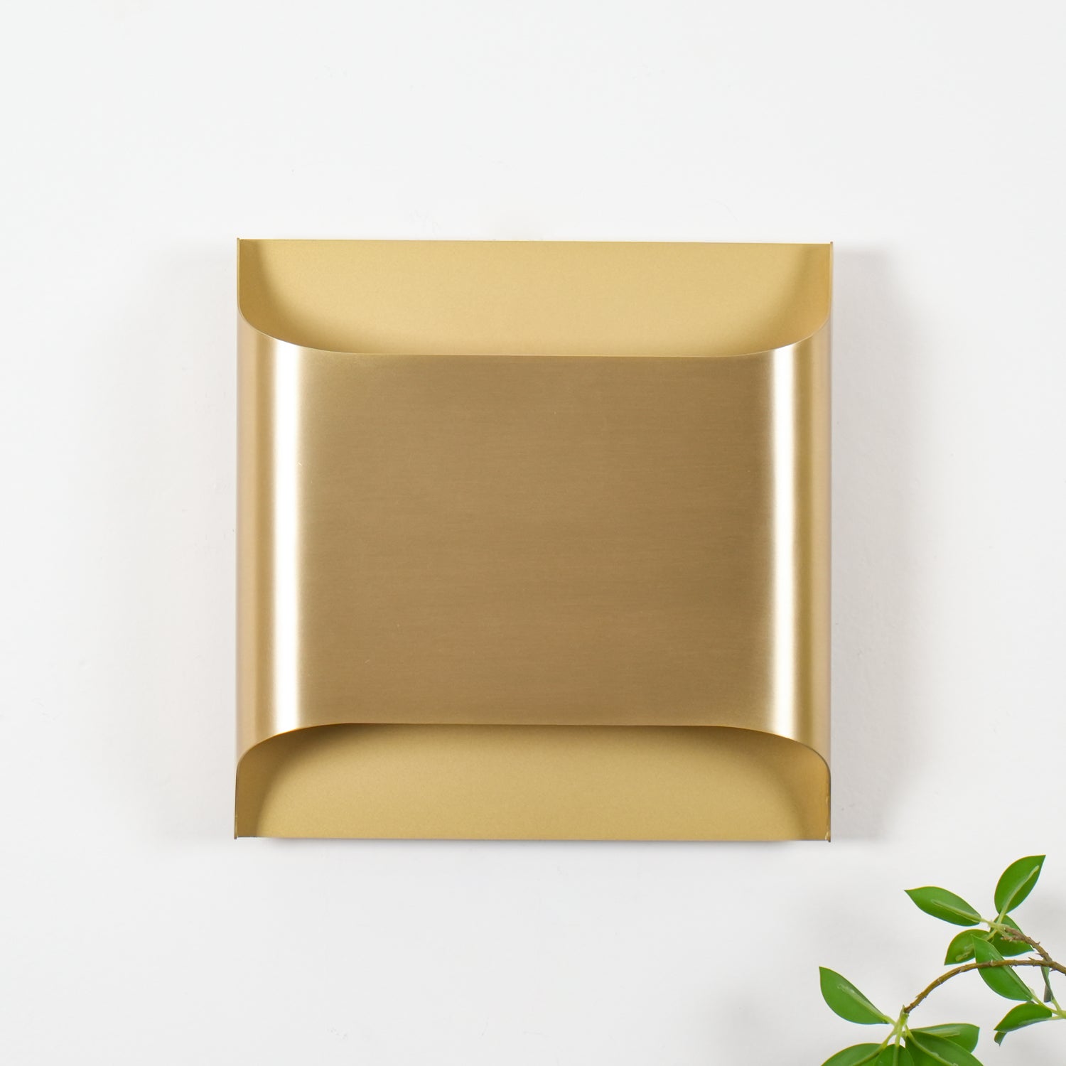 Modern Curved Brass LED Wall Sconce 1-Light Lasson Living