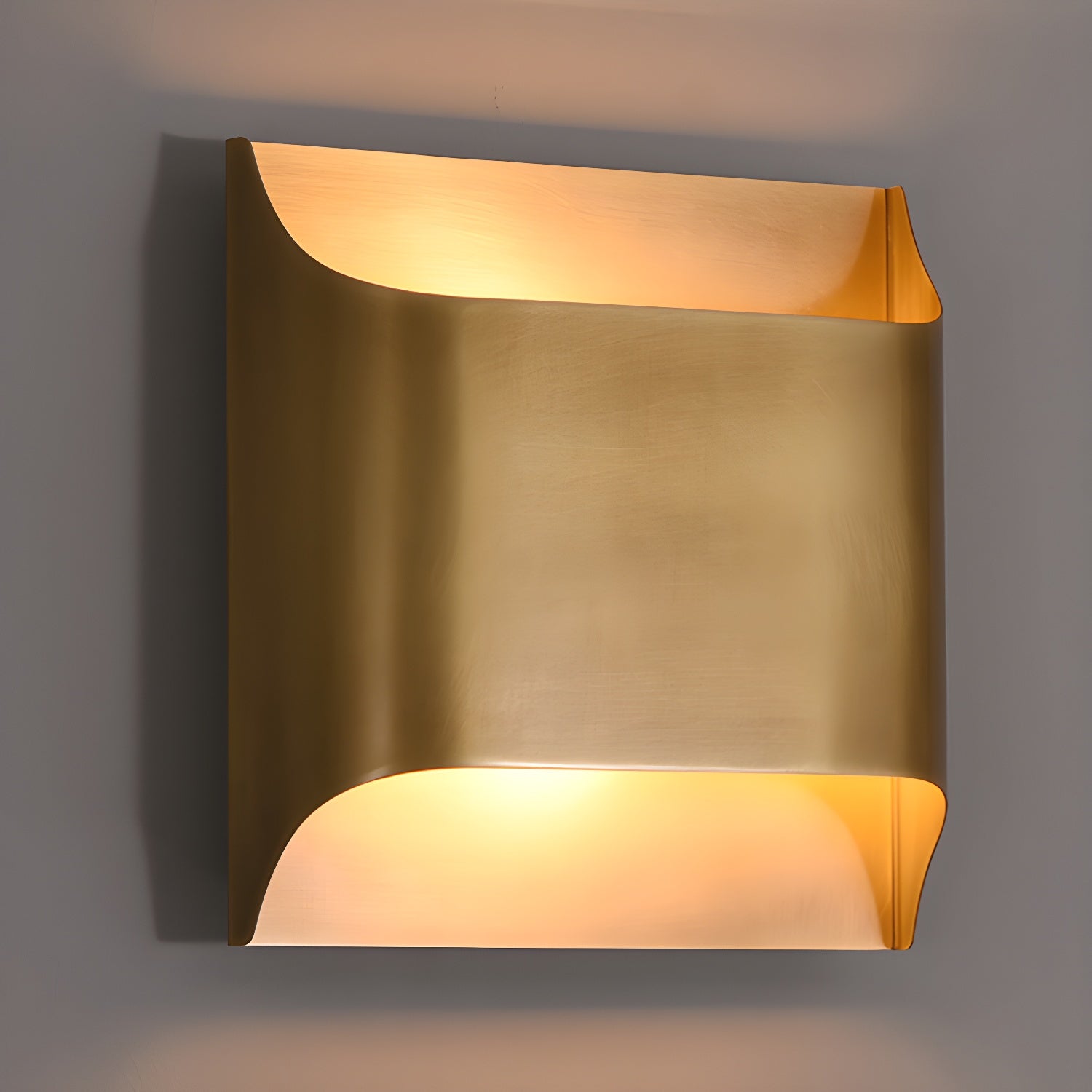 Modern Curved Brass LED Wall Sconce 1-Light Lasson Living