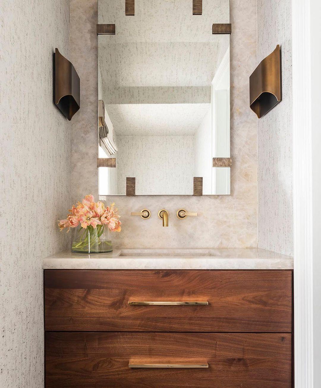 Modern Curved Brass LED Wall Sconce 1-Light Lasson Living