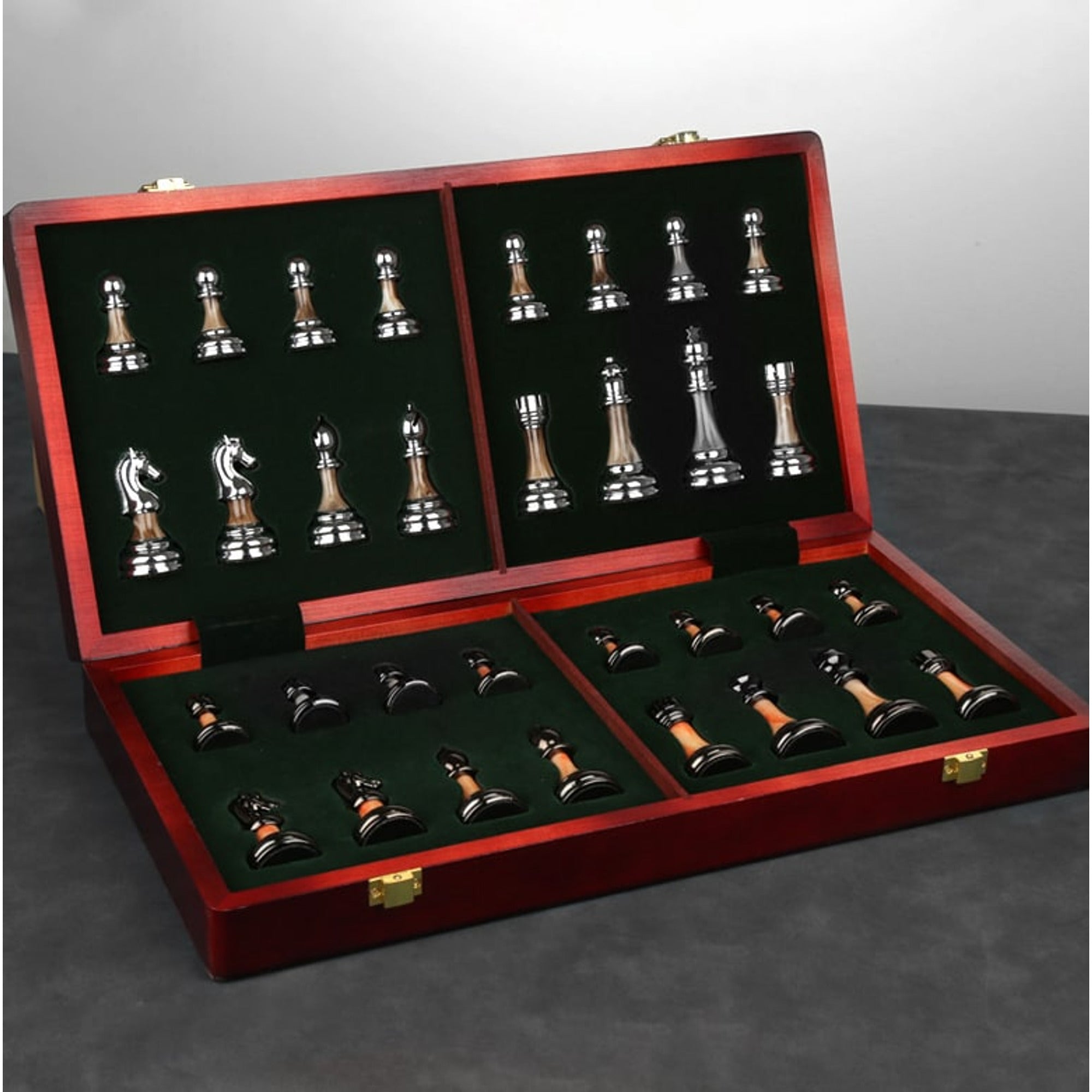 Chess Set In A High-End Gift Box With Zinc Alloy And Acrylic Pieces - Image 6
