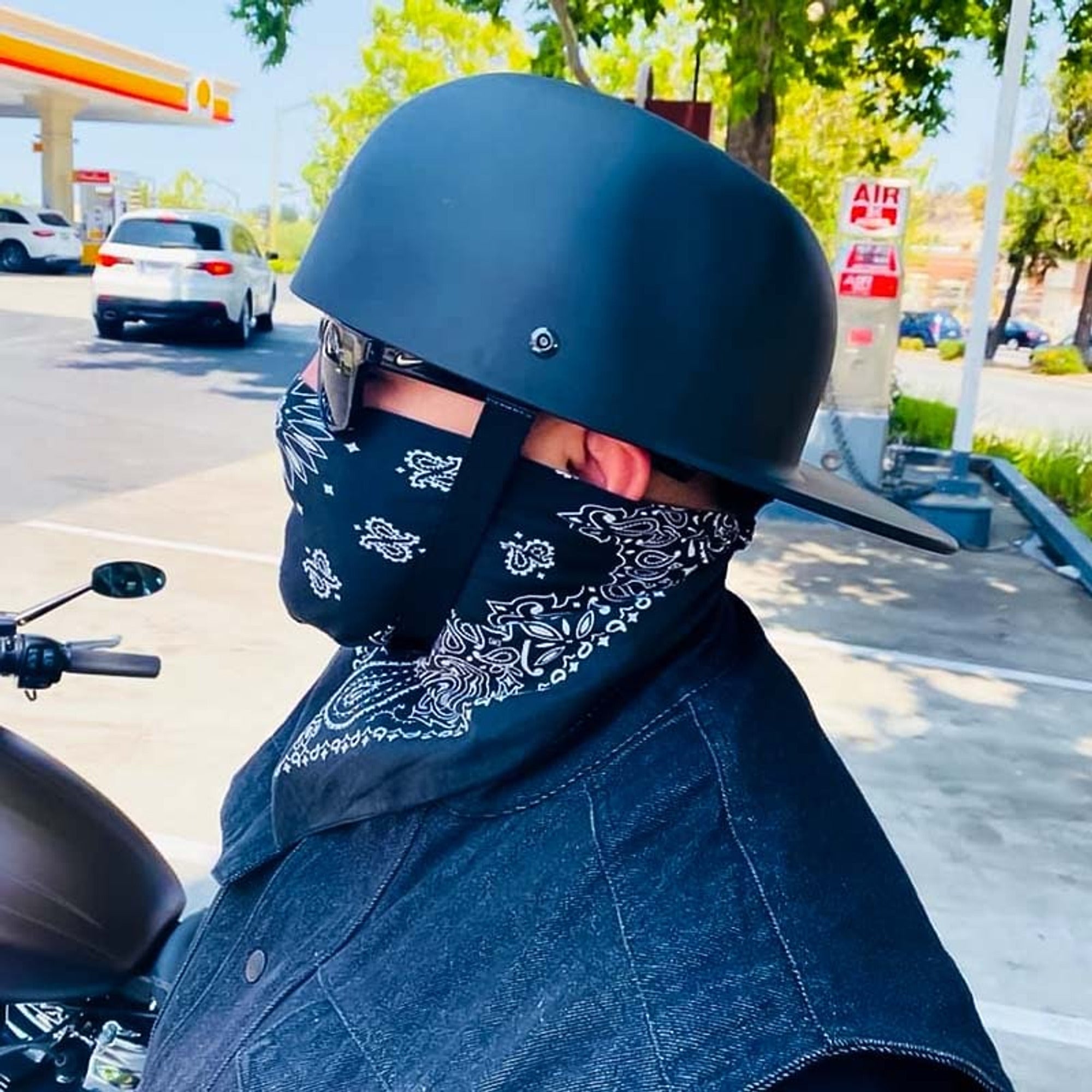 Dot Approved Motorcycle Helmet With Classic Cap Style And Adjustable Strap - Image 2