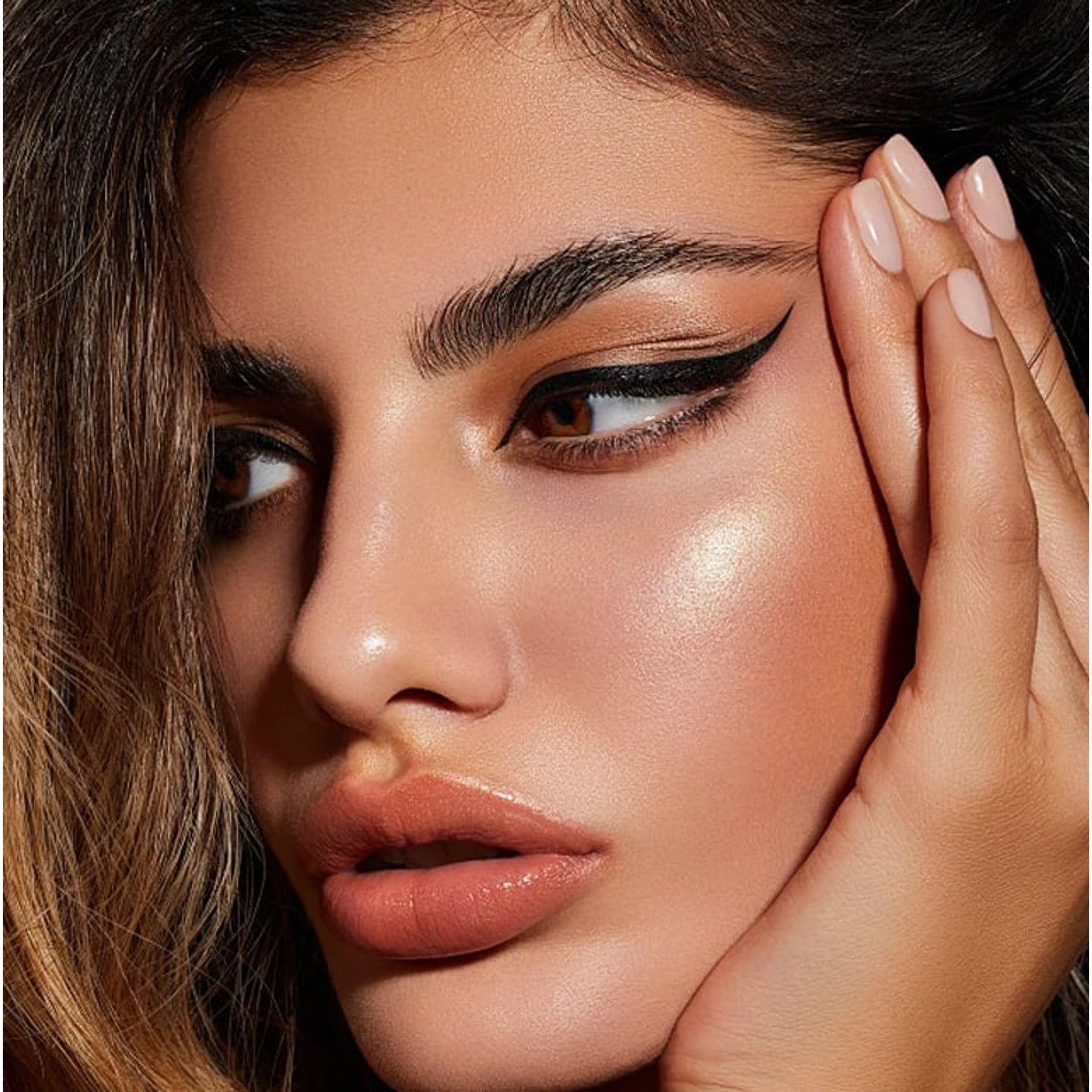 Dual Head Eyeliner For Effortless Cat-Eye Stamping With Fine Tip Pen - Image 9