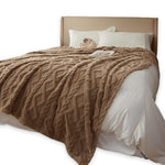 Fleece Blanket With Modern Geometric Pattern For Cosy Comfort - Image 4