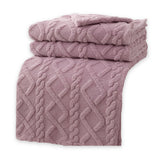 Fleece Blanket With Modern Geometric Pattern For Cosy Comfort - Image 3