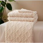 Fleece Blanket With Modern Geometric Pattern For Cosy Comfort - Image 10