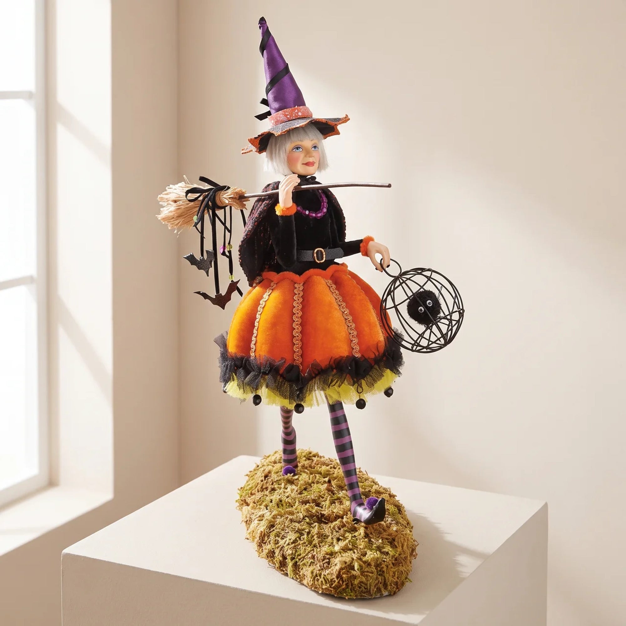 Halloween Witch Figurine Multicolor Indoor Decorative Figure For Decor Resin Construction Lightweight Design For Display - Image 1