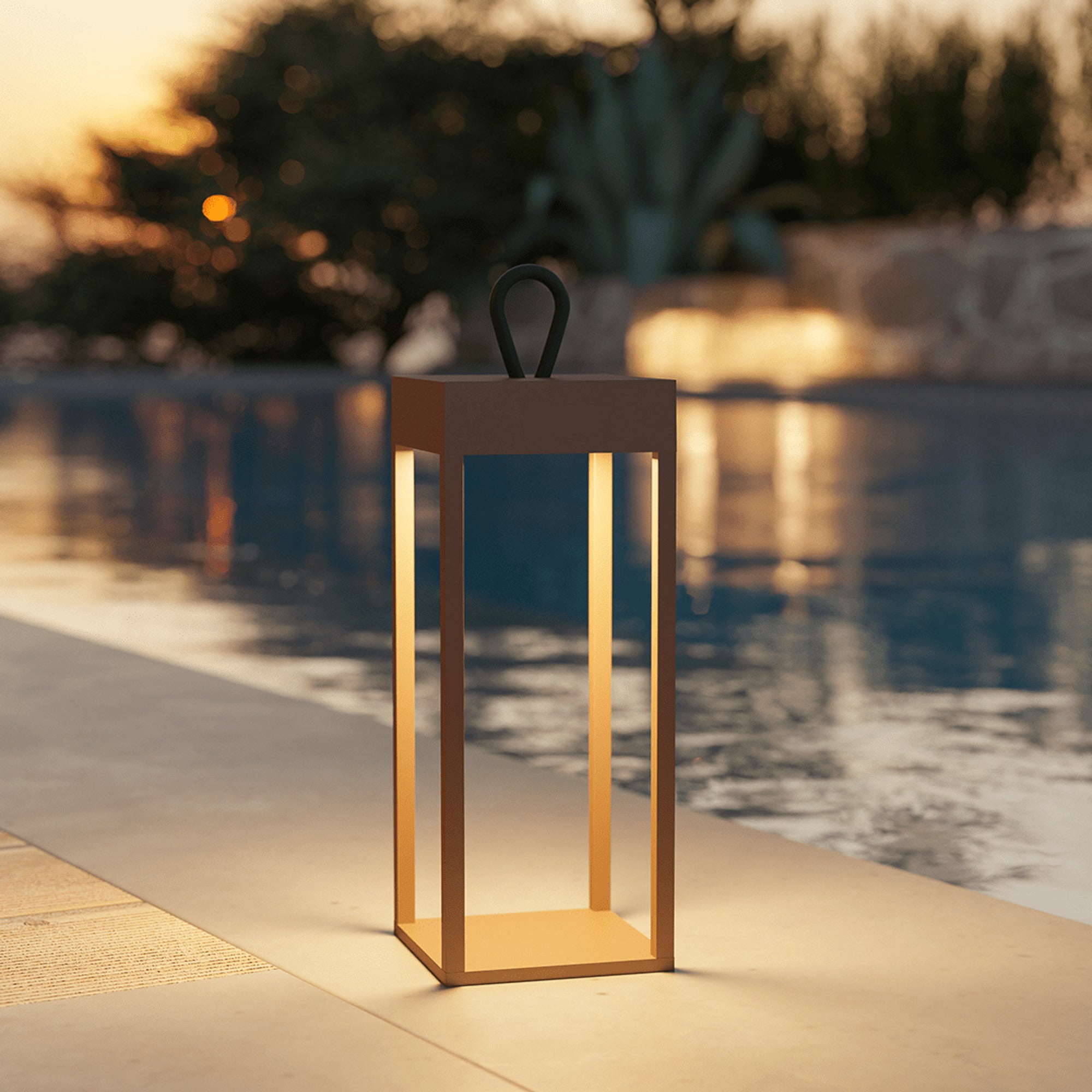 Metal Rechargeable Portable Lamps With Loop Handle - Image 2