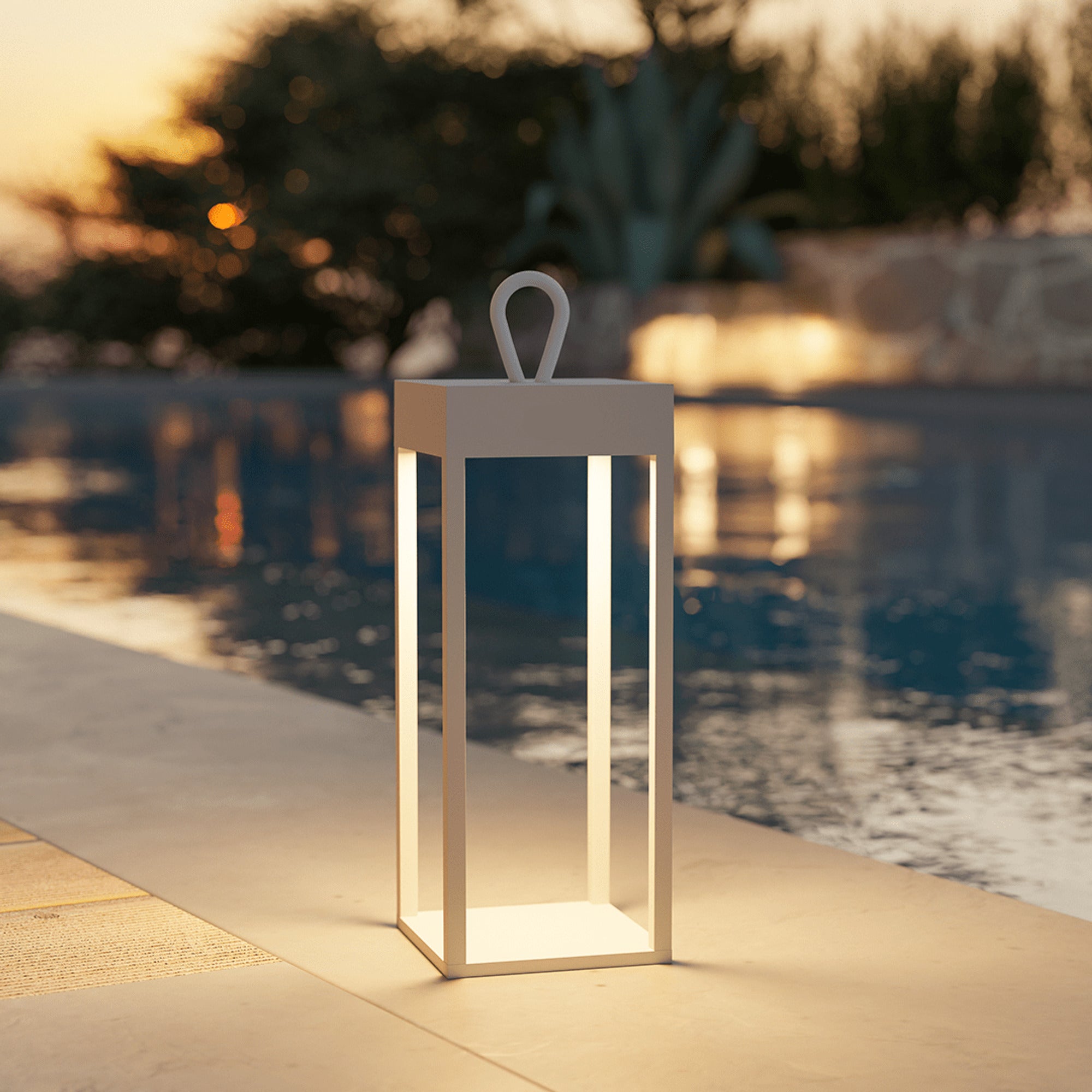 Metal Rechargeable Portable Lamps With Loop Handle - Image 3