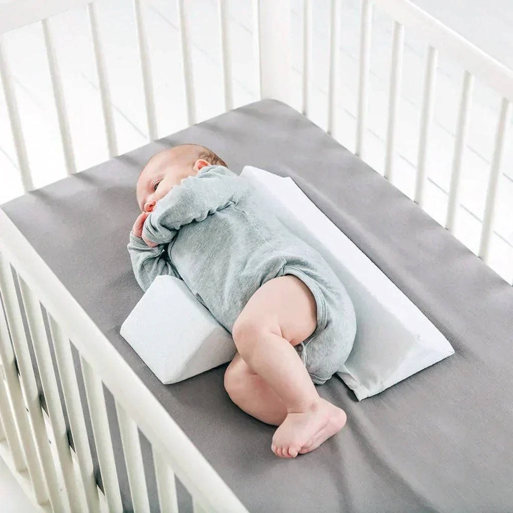 Newborn Foam Side Sleeper Wedge With L-Shaped Pillow Support - Image 8