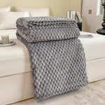 Samtwolke Cozy Velvet Blanket With Ultra-Soft Checkered Pattern - Image 3