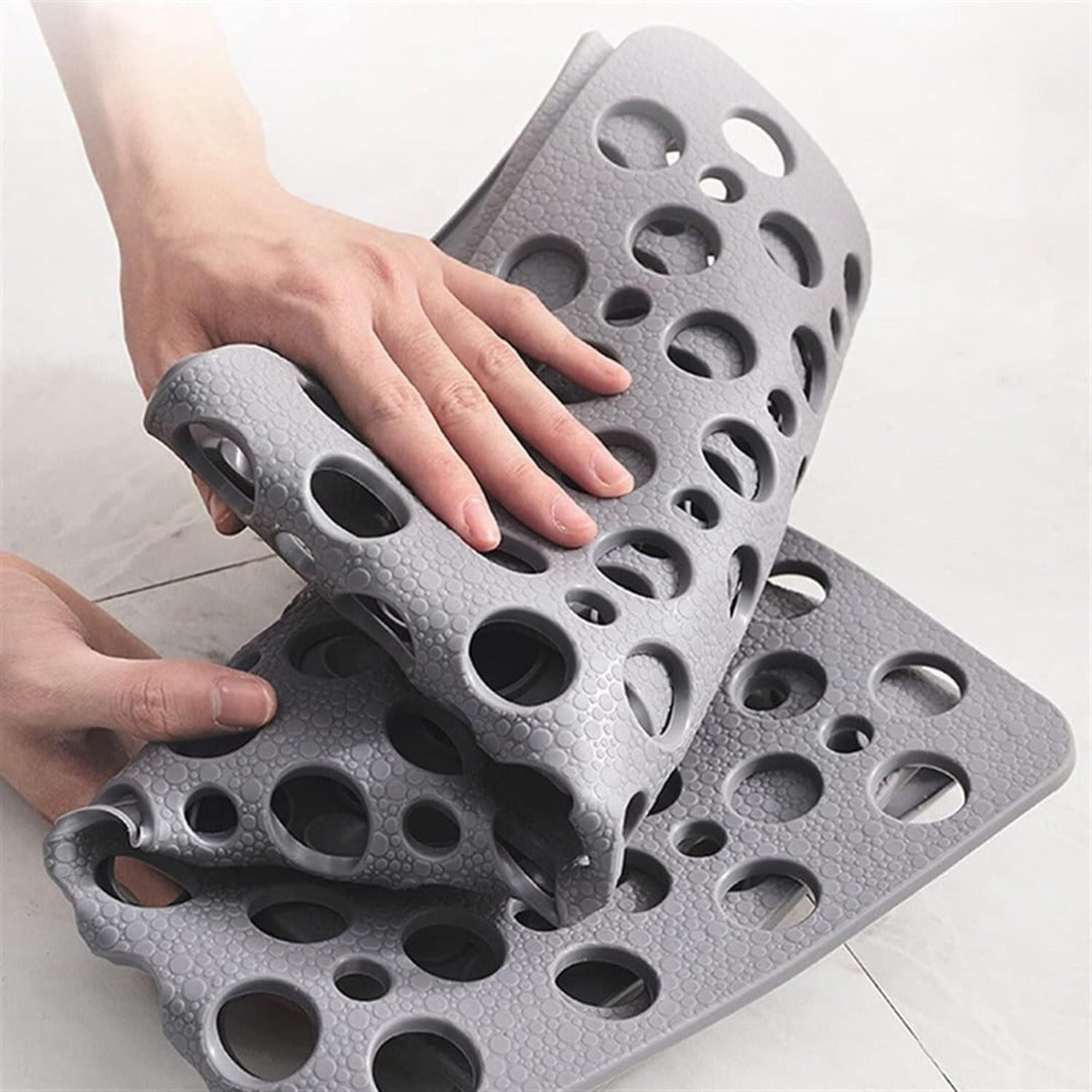 Secure Shower Mat With Efficient Water Drainage System That Stays In Place - Image 5