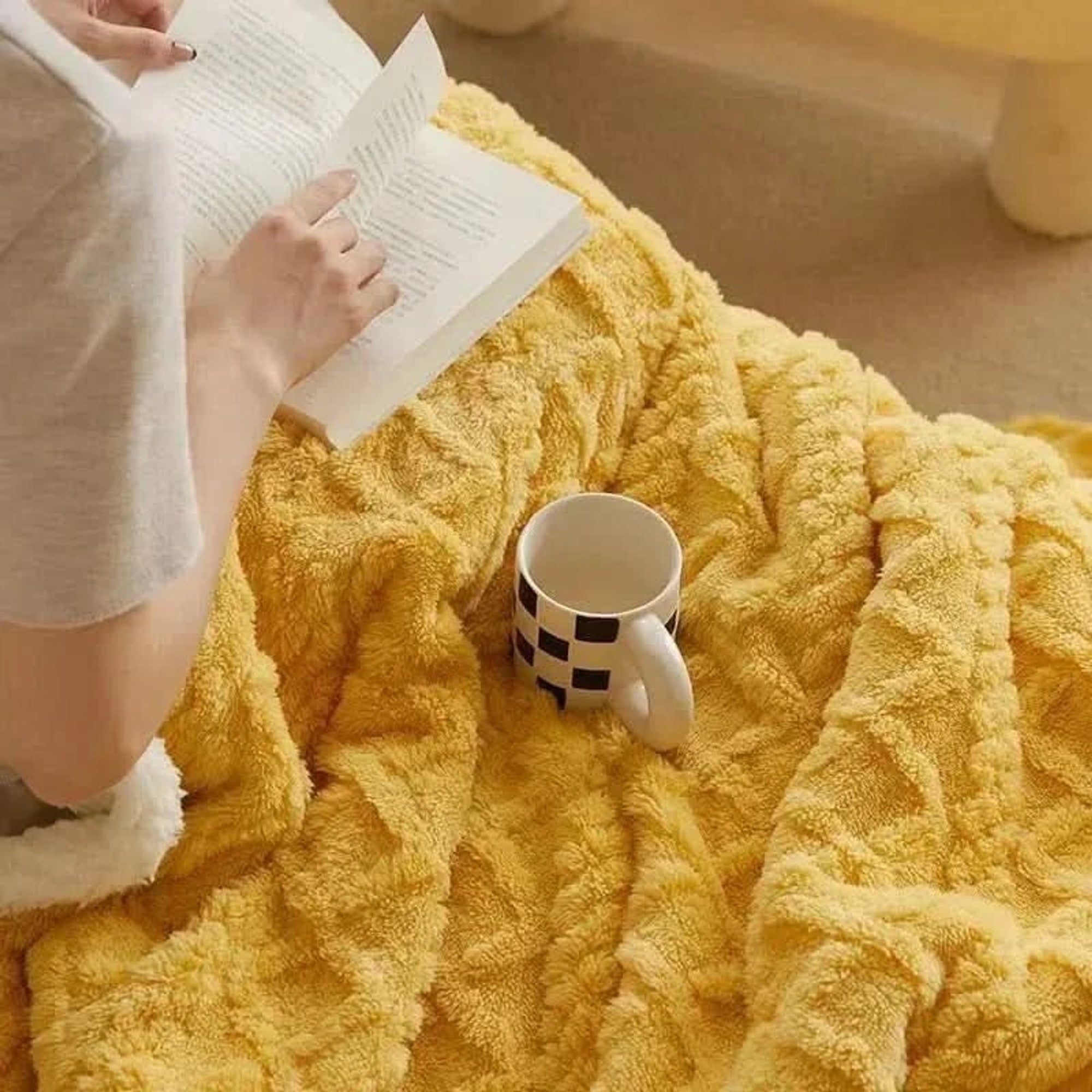 Thick Fleece Blanket With Quilted Lambswool Texture - Image 5