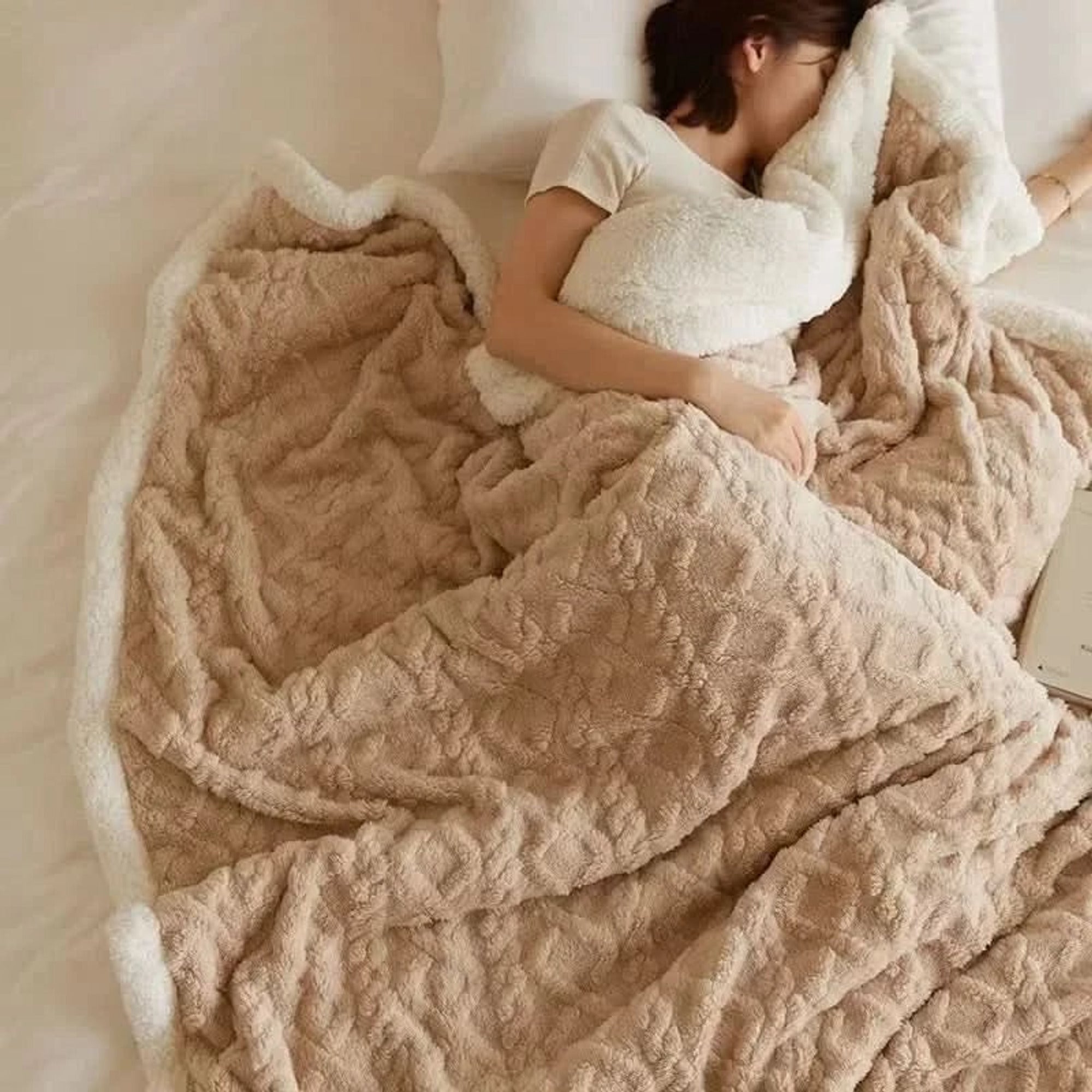 Thick Fleece Blanket With Quilted Lambswool Texture - Image 6